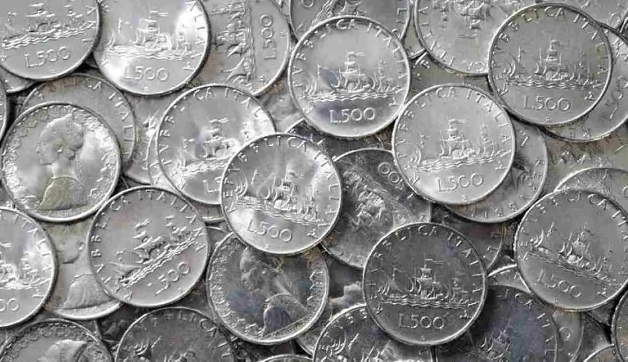 Pensi di poter sollevare un lingotto d’argento? Ecco quanto pesa davvero e quanto vale